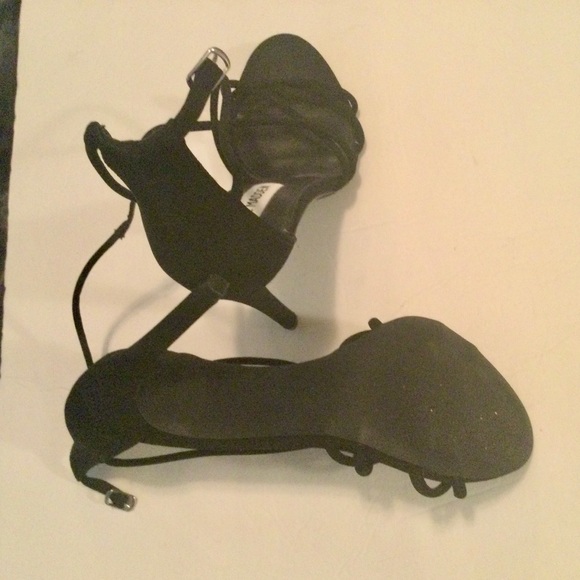 STEVE MADDEN SIGNATURE HEELS PRACTICALLY BRAND NEW - Picture 4 of 4